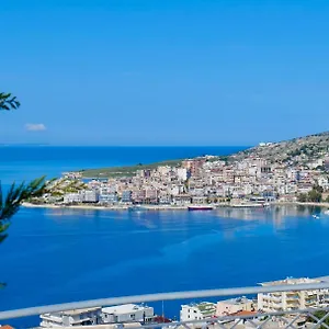Eleni Landhuis Sarandë